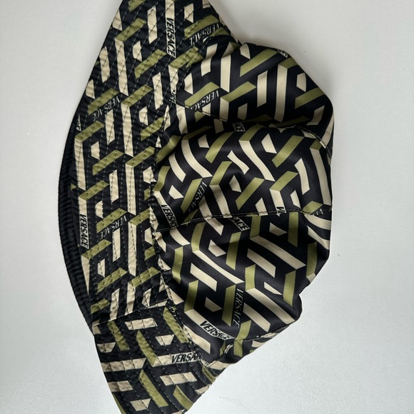 Unisex VERSACE Monogram Bucket Hat Reversible *Like New* - Picture 8 of 8